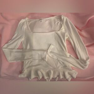 Superdown Women’s S White Ribbed Long Sleeve Crop Top With Ruffle Hem
